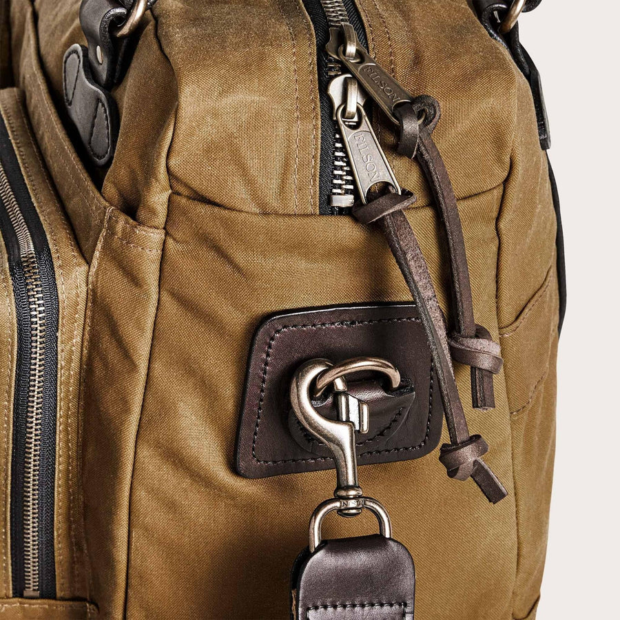 FMLUG0064W0200 240 FLS 14 2000x
